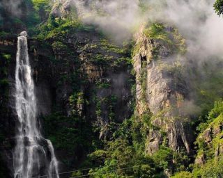 Bambarakanda falls belihuloya Sri lanka